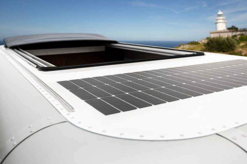 Slapen onder een automatisch te openen panoramadak