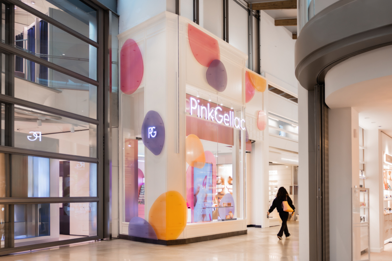 Pink Gellac Colour Boutique Amstelveen © Jurriaan Hunting