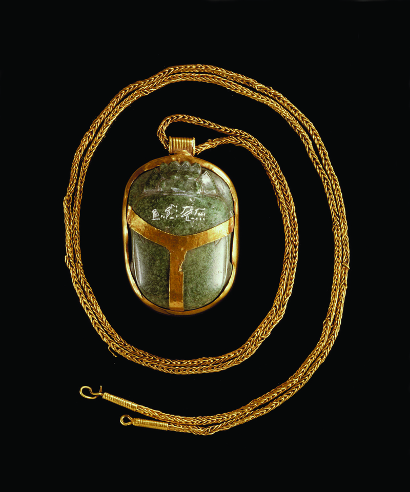 Ketting met scarabee. Collectie en foto © RMO