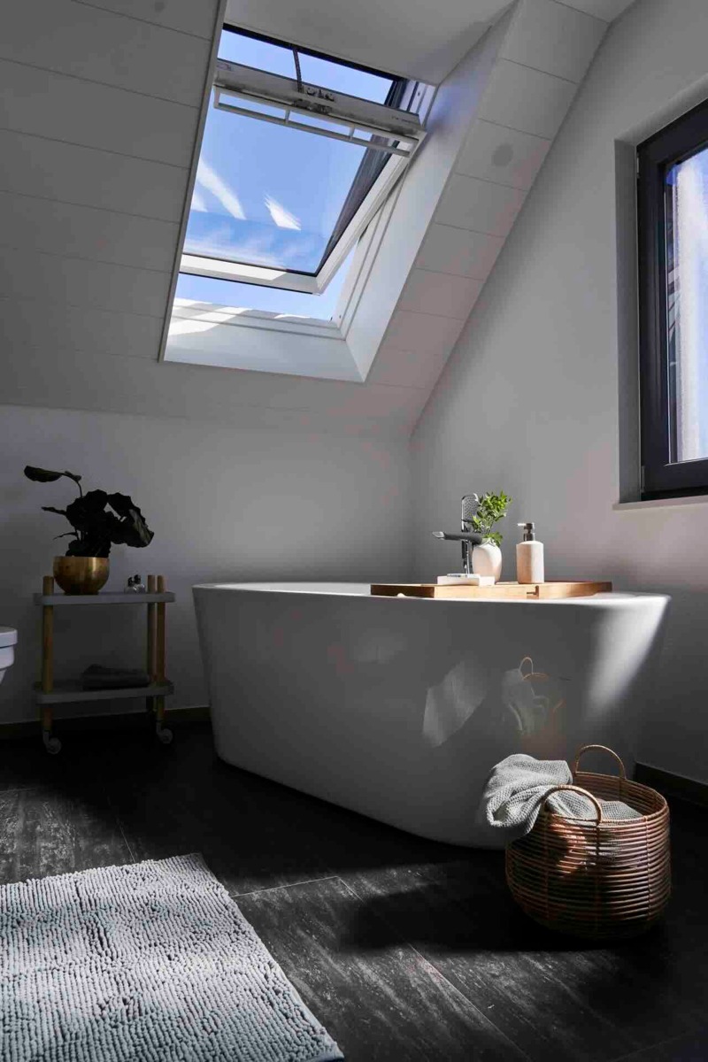 Zorg voor slimme ventilatie en optimaal comfort met elektrische VELUX dakramen