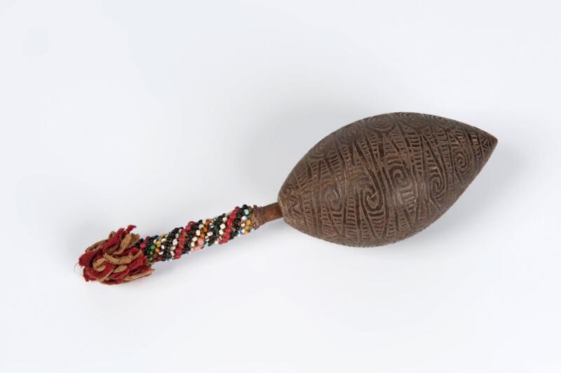 Luxe kalkhouder - Sentani-culturen; Sentanimeer; vroege 20e eeuw Foto © Wereldmuseum 